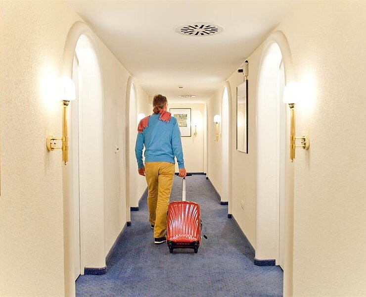 Gang zu den Zimmern ()