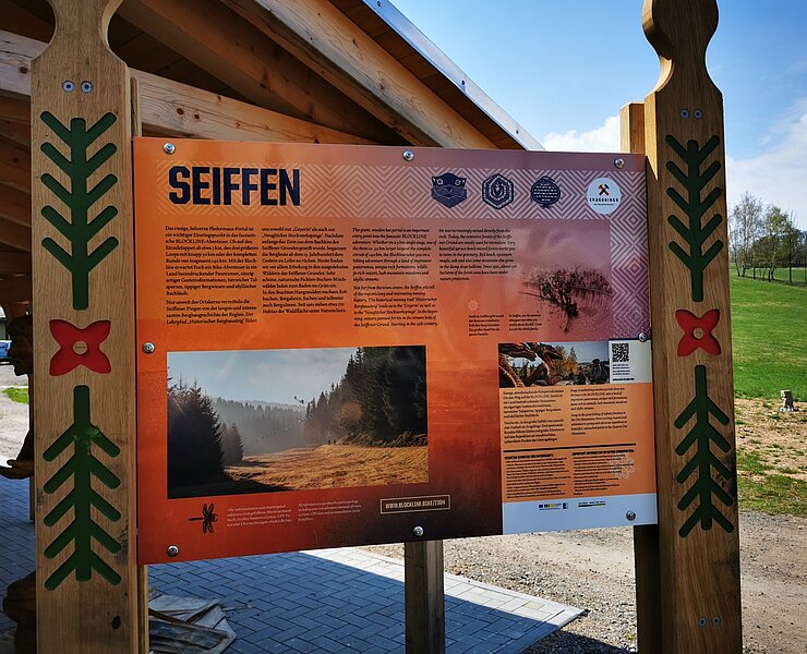 BLOCKLINE Infotafel vermittelt Wissenswertes zum Kurort Seiffen (Tourismusverband Erzgebirge e.V. )