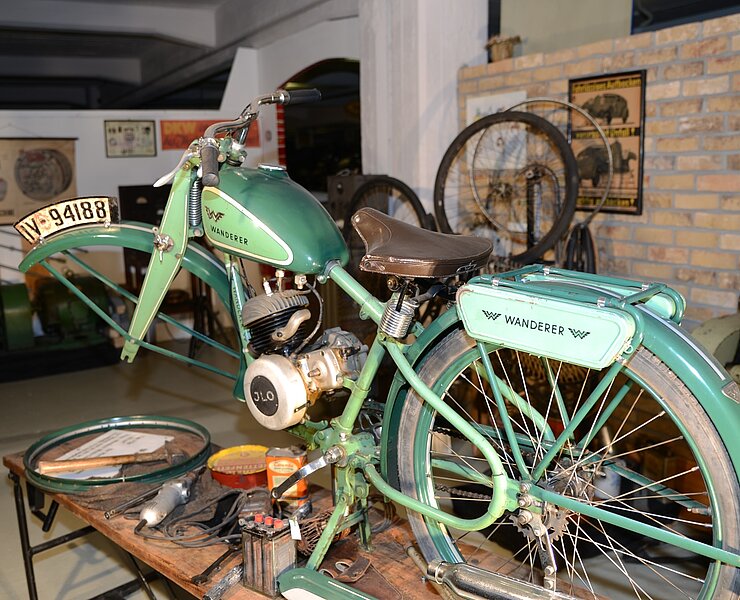 Dauerausstellung Fahrzeugmuseum (Paik Jahnscheck)