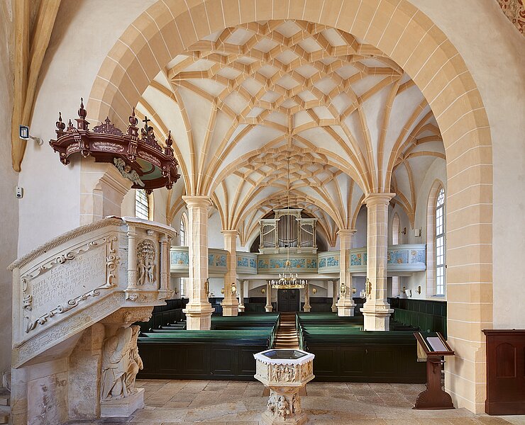 Blick auf Kanzel und Orgel (Peter Eberts)