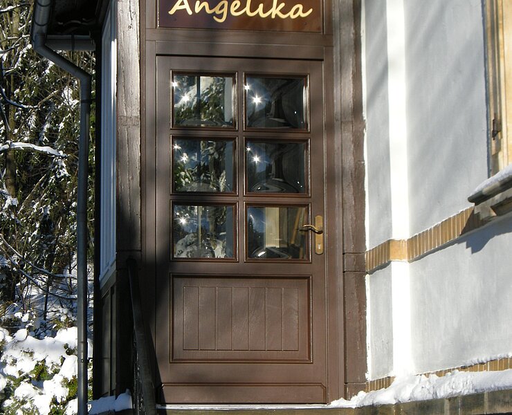 Villa Eingang ()