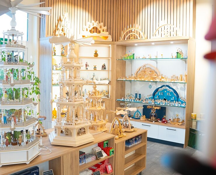 Fachgeschäft für erzgebirgische Holzkunst Kunsthandwerk am Stern in Neukirchen (Celine Lubojanski)
