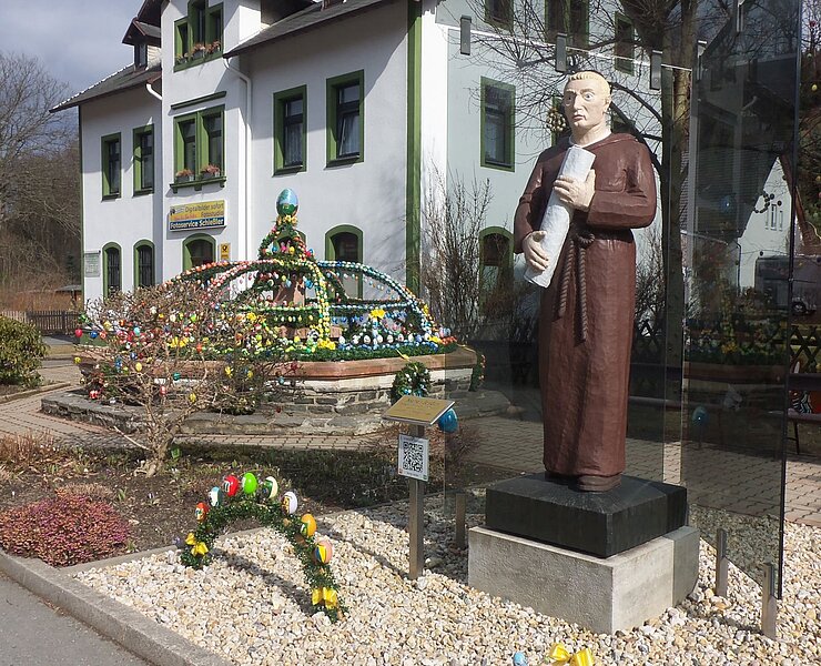Mönch Jordan und Osterbrunnen Gornsdorf (Corinna Bergelt)