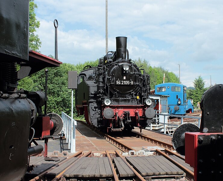 Dampflok auf der Drehscheibe im Eisenbahnmuseum Schwarzenberg (Axel Schlenkrich)