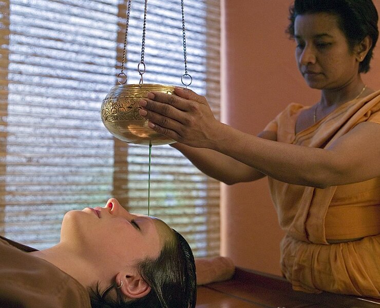 Authentisches Ayurveda Center | Stirnguss (Hotel Am Kurhaus)