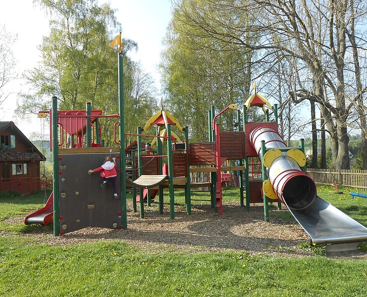 Spielplatz (Undine Weise, Gemeinde Neuhausen)