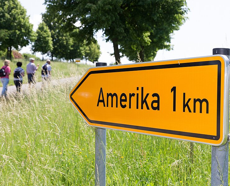 Wegweiser Amerika bei Penig (BUR-Werbung)