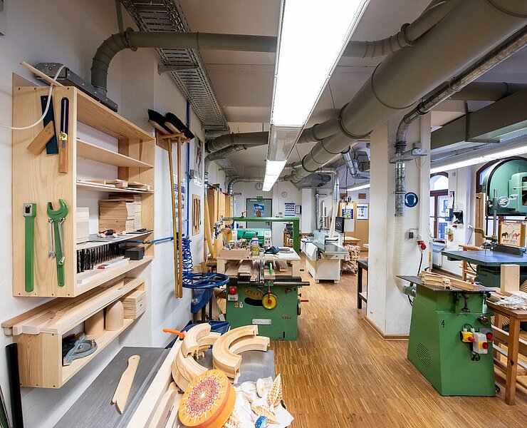 Lehrwerkstatt in der Holzspielzeugmacher- & Drechslerschule in Seiffen (Thomas Kruse Photographisches)