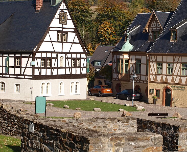 Hotel Saigerhütte - im Vordergrund die lange Hütte (Matthias Drechsel)