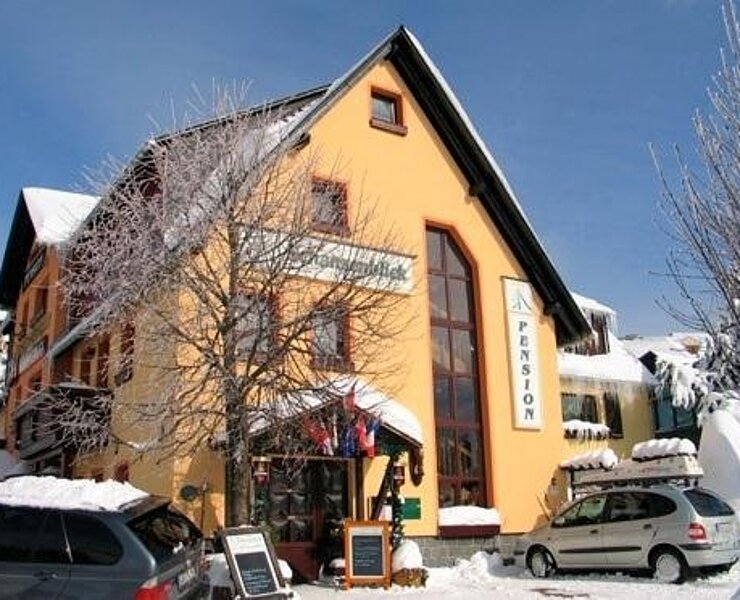 Hausansicht im Winter ()