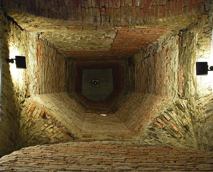 Historische Altstadt St. Joachimsthal - Königliche Münze / Rauchfang des Silberofens (WFE GmbH Annaberg-Buchholz)