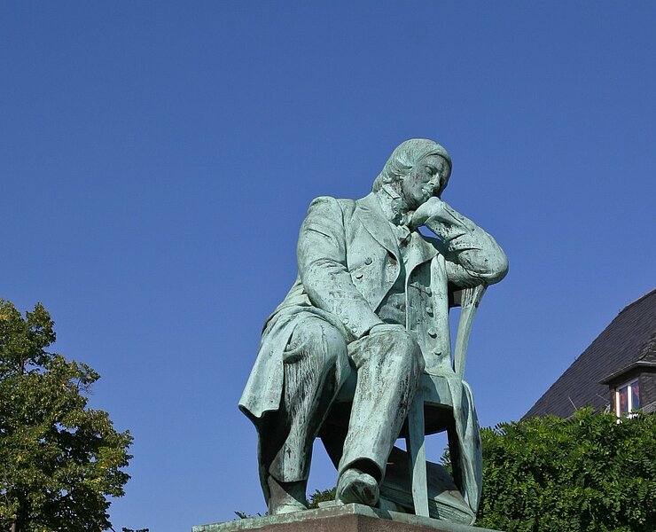 Robert-Schumann-Denkmal auf dem Hauptmarkt ()