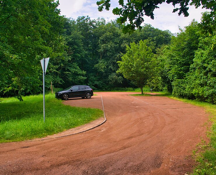 Einfahrt Wanderparkplatz Rochlitzer Berg - Sörnziger Straße (Bastian Rakow)