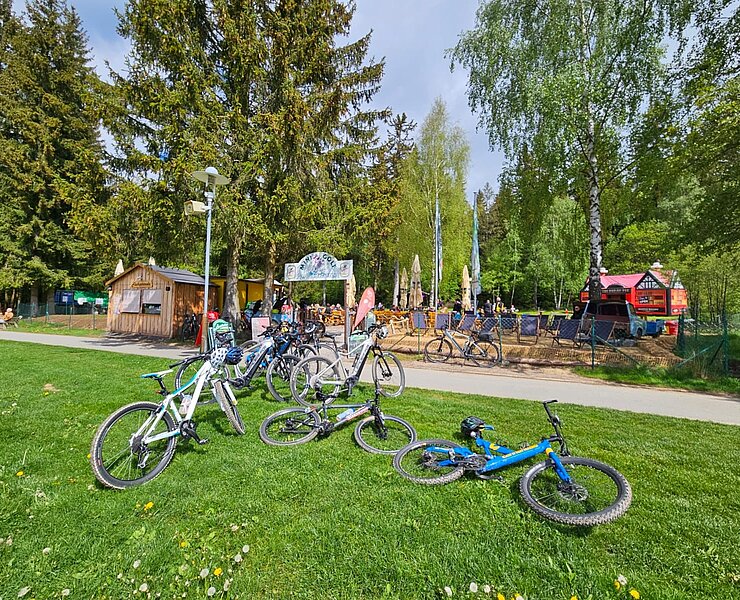 Imbiss und Biergarten (Minigolf und Imbiss am Greifenbachstauweiher)