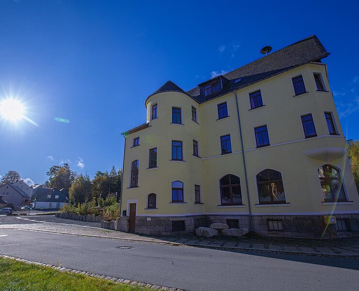 JU15 ()