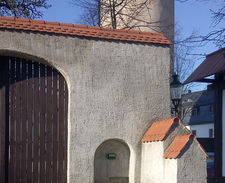 E-Bike Ladestation am Schlosstor (Stadt Zschopau Schloss Wildeck)
