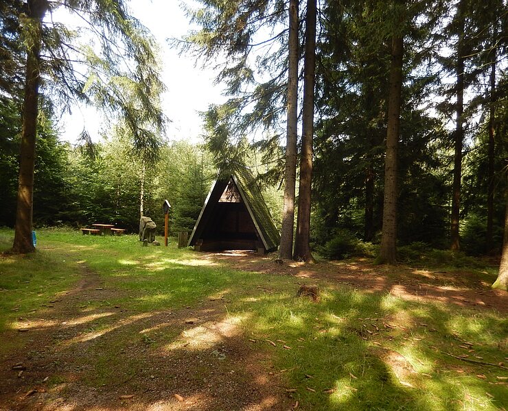 Dreilagenstein im Streitwald ()