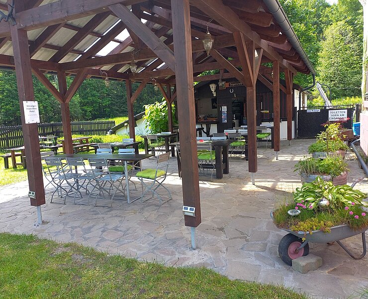 Überdachung im Biergarten (Nadja Jordan)