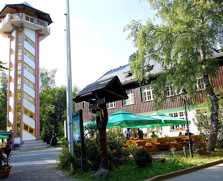 Gasthaus und Turm ()