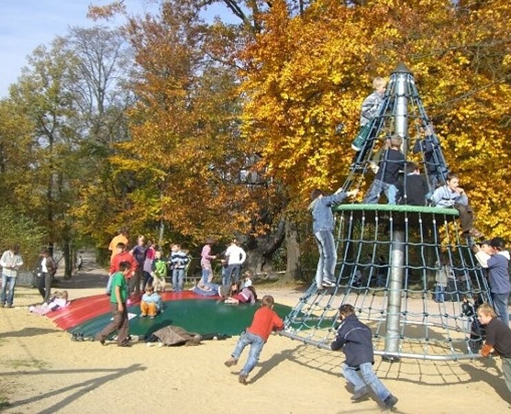 Kinderspielplatz ()