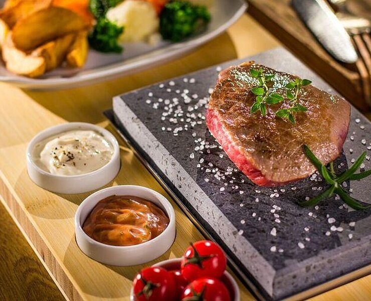 Grillen auf dem heißen Stein (Hotel Am Kurhaus)