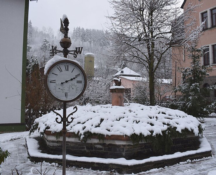Winter Brunnen Gornsdorf (Vanessa Schüppel)