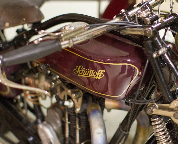 Fahrzeugmuseum Hochgarage (Paik Jahnscheck)