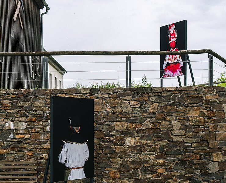 Corina Gertz, Das abgewandte Portrait (Ausstellungsansicht), 2023; Courtesy: Corina Gertz; © VG Bild-Kunst, Bonn 2025; (Johannes Richter)