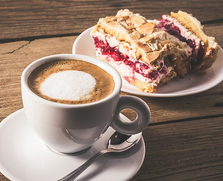 Kaffee Kuchen und Konzert Symbolbild (Eva Blaschke, Eduard-von-Winterstein-Theater)