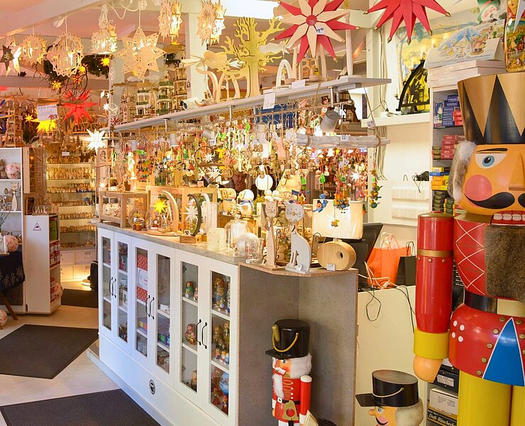 Fachgeschäft für erzgebirgische Volkskunst Geschenk-Truhe Erzgebirgische Holzkunst in Essen-Kupferdreh (fotomiro.de)