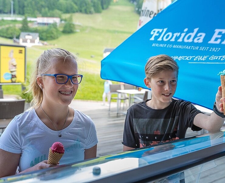 Eis essen in Oberwiesenthal (Judith Wendler, k1 sporthotel)