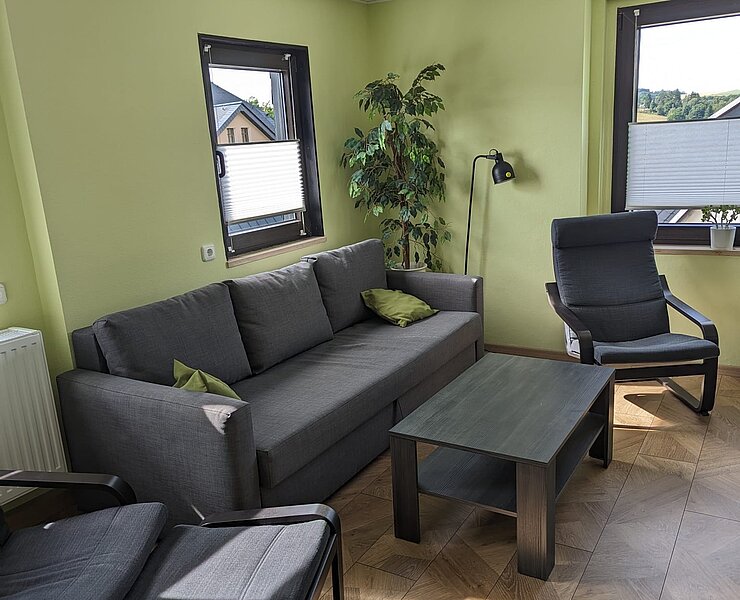 Ferienwohnung Stuy- Wohnzimmer mit Couch (Henning Stuy)