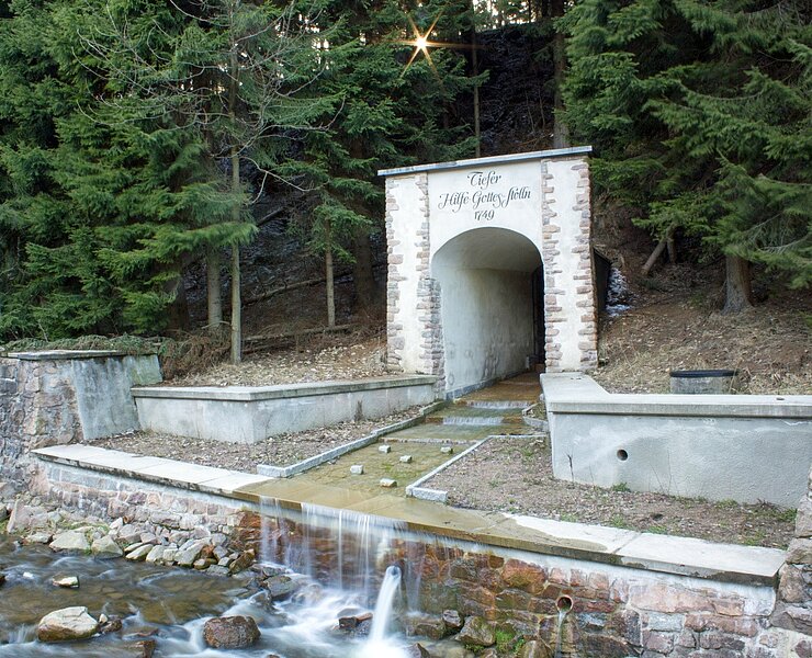 Bergbaulandschaft Altenberg-Zinnwald - Vereinigt Zwitterfeld zu Zinnwald / Mundloch des Tiefen Hilfe Gottes Stolln (WFE GmbH, Annaberg-Buchholz)