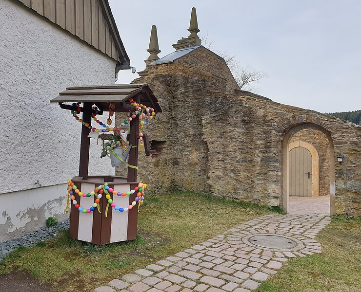 Osterbrunnen auf Burg Scharfenstein (Corinna Bergelt)