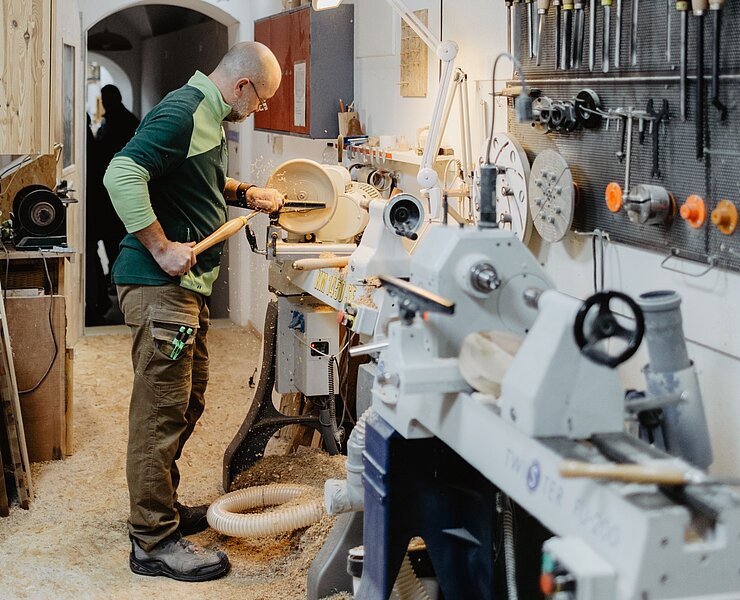 Holz & Kunst erleben Lars Neubert in Schneeberg (Tourismusverband Erzgebirge e.V. | Anna Schalling)