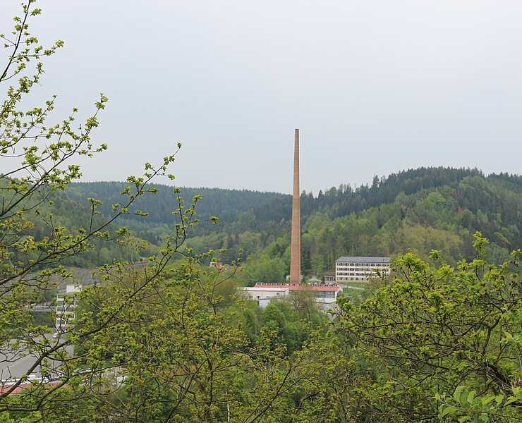 Blick auf das ehemalige DKW-MZ-Werk / Heute Multizentrum Zschopau, mit Bowlingbahn und Angelausstatter (Stadt Zschopau Schloss Wildeck)
