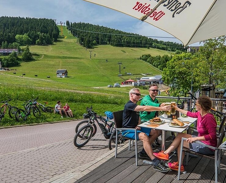 Café mit Terrasse am Fichtelberg (Judith Wendler, k1 sporthotel)