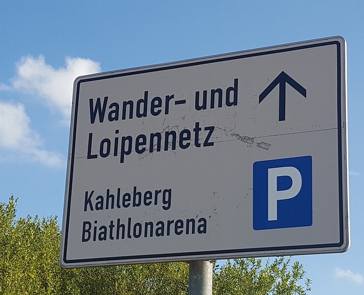 Schild Loipen- und Wanderparkplatz ()
