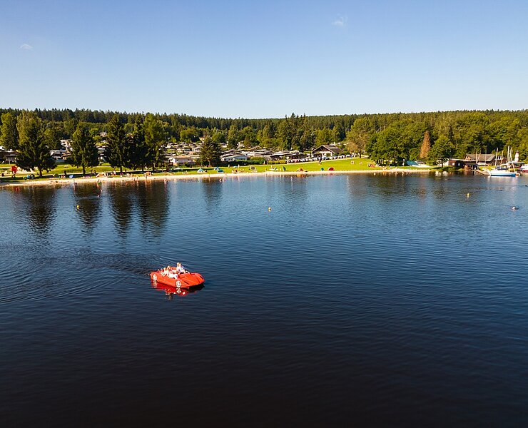 Bootfahrt auf dem Greifenbachstauweiher im Erzgebirge (P. Eichler, Greifensteinregion)