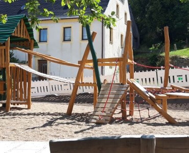 Ehrenfriedersdorf - Spielplatz Lange Gasse - Klettergerüst ()
