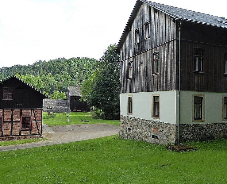 IV. Lichtloch mit Huthaus (Sabine Hönig, Verein Viertes Lichtloch)
