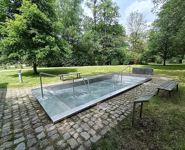Wassertretbecken im Wiesenbader Kurpark ()