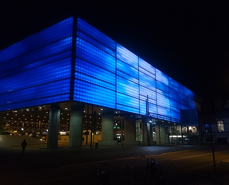 Der Hauptbahnhof Chemnitz bei Nacht ()