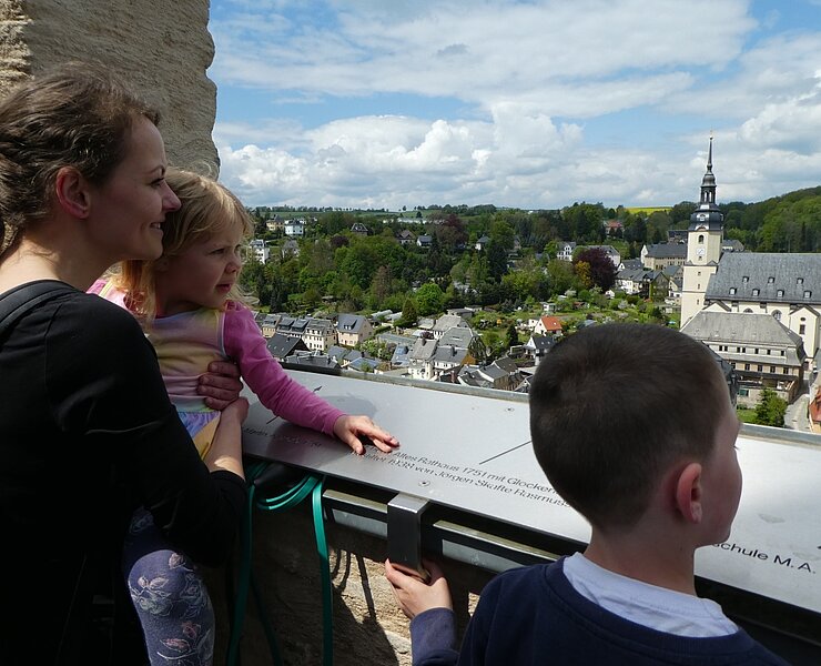 Besucher auf dem Aussichtsturm (Stadt Zschopau Schloss Wildeck)