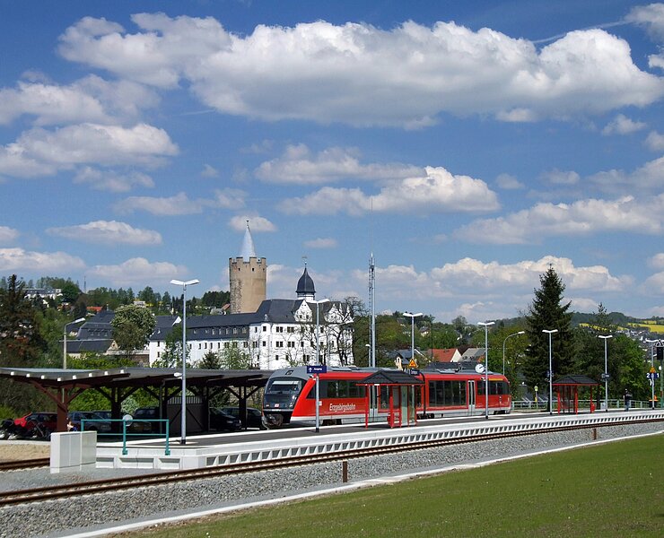 Bahnhof Zschopau mit Blick auf Schloss Wildeck (Andreas Schaarschmidt)