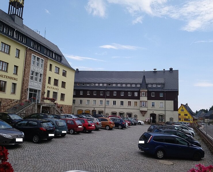 Parkplatz Platz des Bergmanns, Rathaus ()