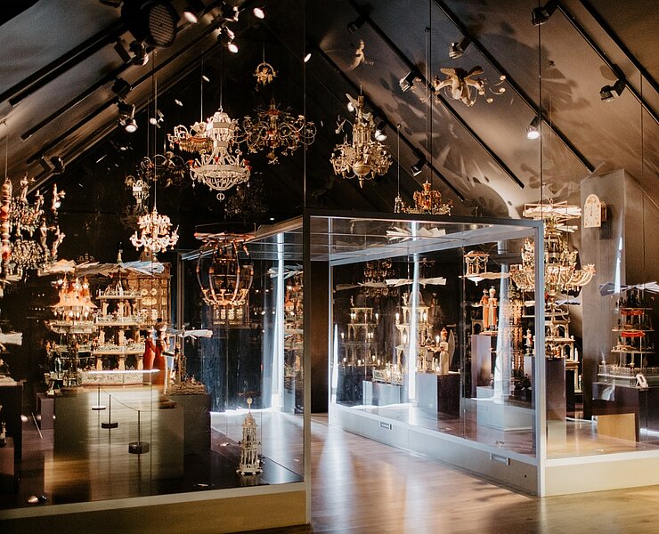 Eine prachtvolle Ausstellungsvitrine in der Manufaktur der Träume (Anja Schalling)