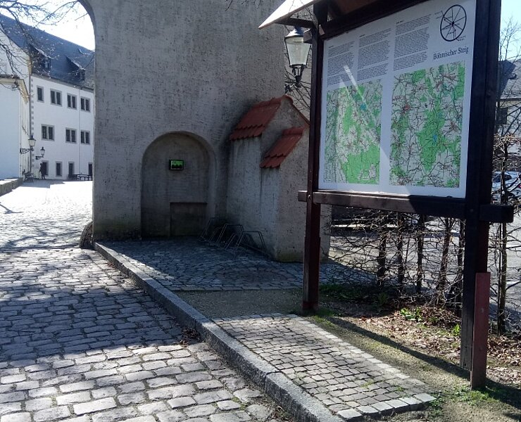 E-Bike Ladestation am Schlosstor (Stadt Zschopau Schloss Wildeck)
