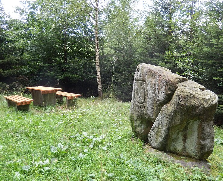 Dreilagenstein im Streitwald ()