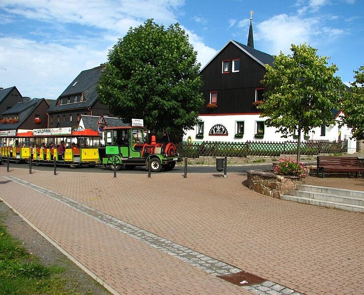 pension_mit_bimmelbahn ()